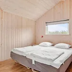 3 Bedroom Awesome In Casa de Férias Fåborg
