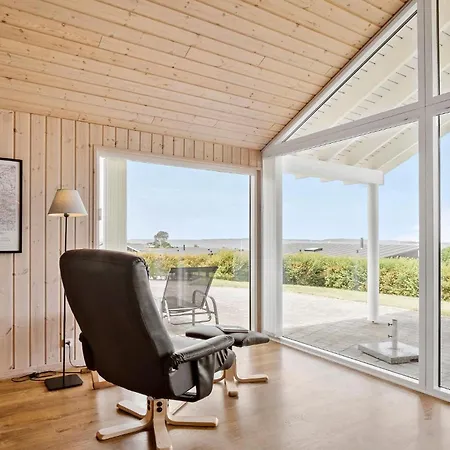 3 Bedroom Awesome In Hébergement de vacances *