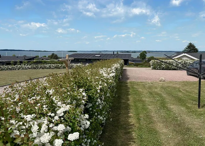 3 Bedroom Awesome In *